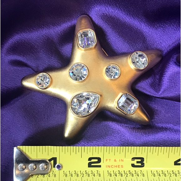 Vintage Kenneth Jay Lane brushed gold and crystal star brooch - Picture 5 of 8